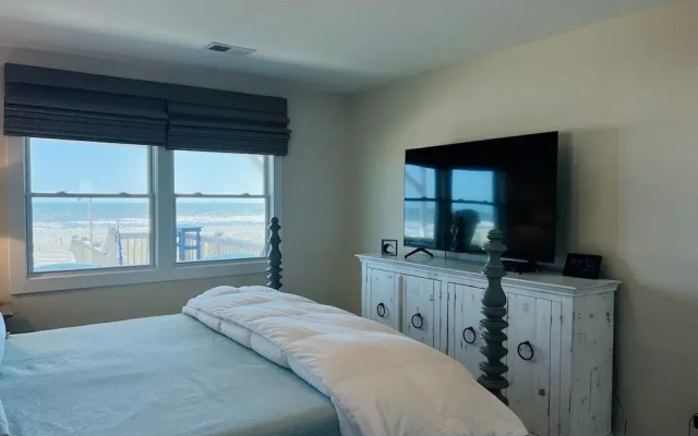 Salty Paradise 4 Bedroom Home by RedAwning