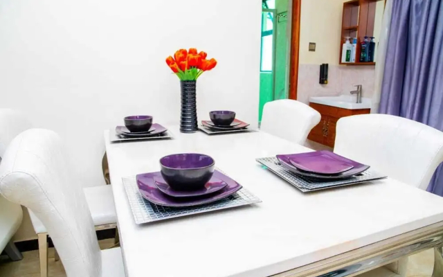 Lux Suites Marcus Garden Apartments