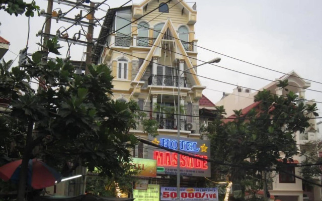 Khch san Tn H