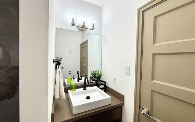 Downtown Prime Apartment - Walk to Ferry