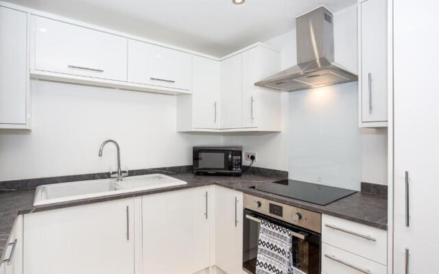 Preston Mews - Hot Tub, Parking, Sleeps 8!