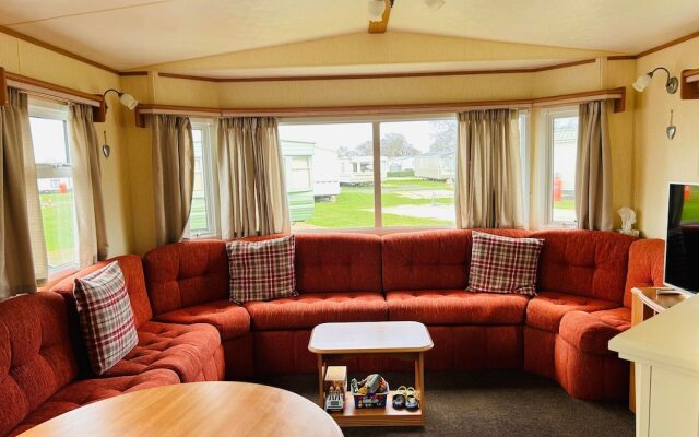 Charming Countryside Static Van With Entertainment