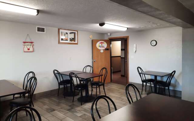 Super 8 by Wyndham Watertown