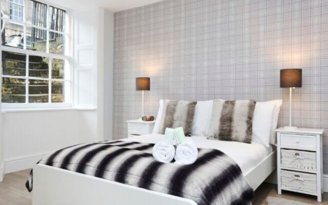 Modern, Stylish Apt. in Excellent Central Location