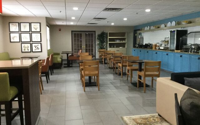 Country Inn & Suites by Radisson, Charlotte University Place, NC