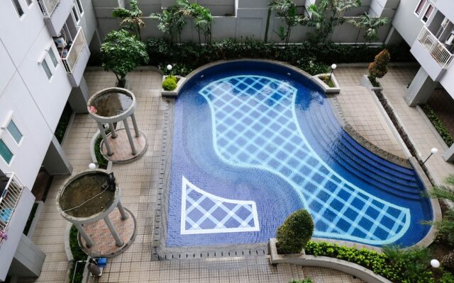 Cozy Living And Tidy 2Br At Puncak Dharmahusada Apartment