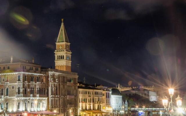 Luxury Venetian Rooms