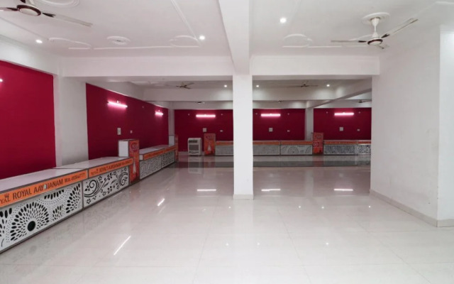 OYO 16551 Royal Aayoyjanam Hotel