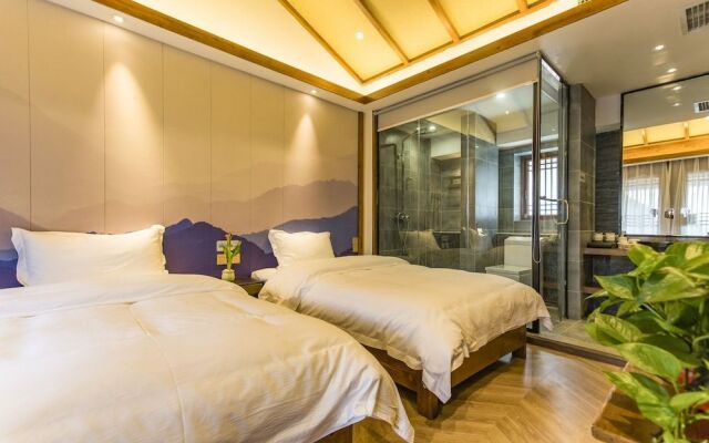 Lijang First Bay Hotel