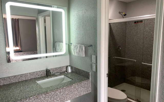 Hotel Comfort Stay by OYO Texarkana East, AR I-30