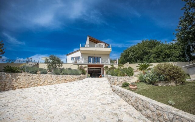 Stunning Home in Kostrena With Sauna, Wifi and 4 Bedrooms