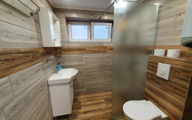 Malavi KI top center studio Ruse