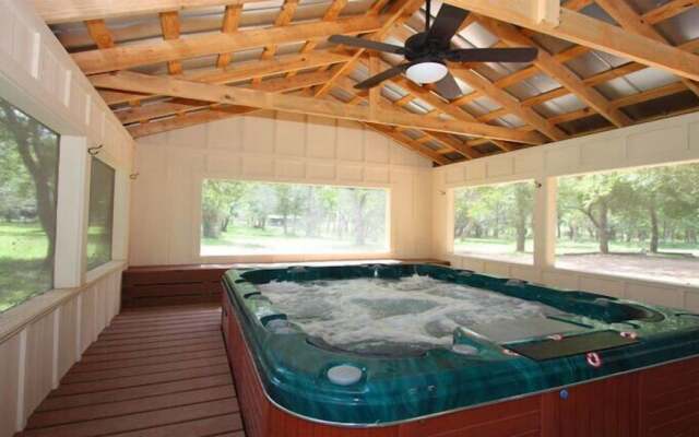 Mendelbaum Winery Guest Cabins