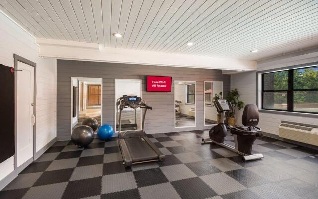 Red Roof Inn & Suites Lexington - Hamburg