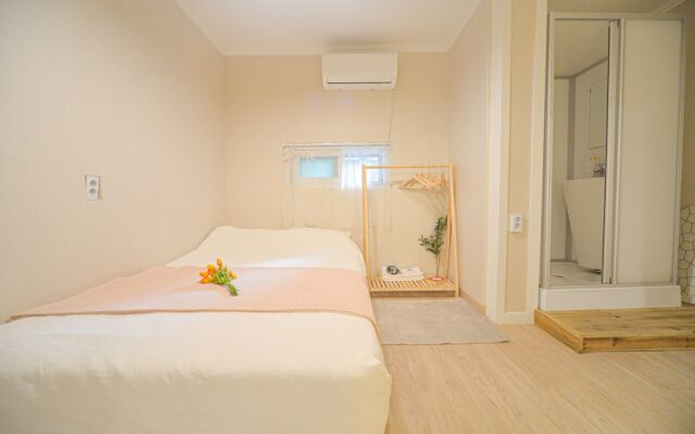 Season Helloworld House - Hostel