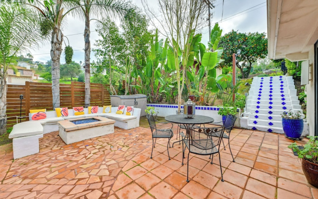 Gather & Unwind Outdoors, Stylish Vista Retreat!