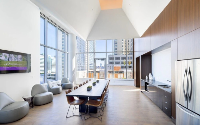 Deedee's Sky Rise Apartments - Newport 2