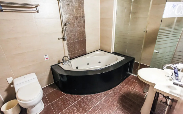 Hotel C&