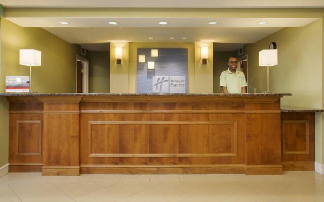 Holiday Inn Express Hotel & Suites Kalamazoo, an IHG Hotel