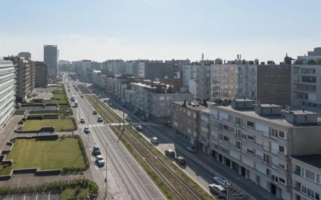 Serene Apartment With Mountain View