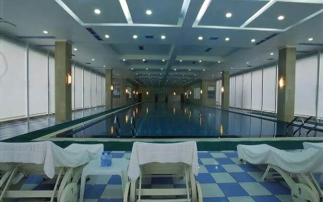 Lingxiu Hot Spring of Emei Mountain