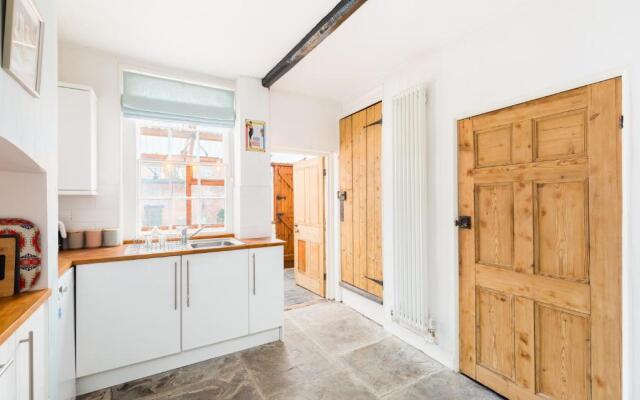 Shakespeare House, Free Parking, Town Centre Location