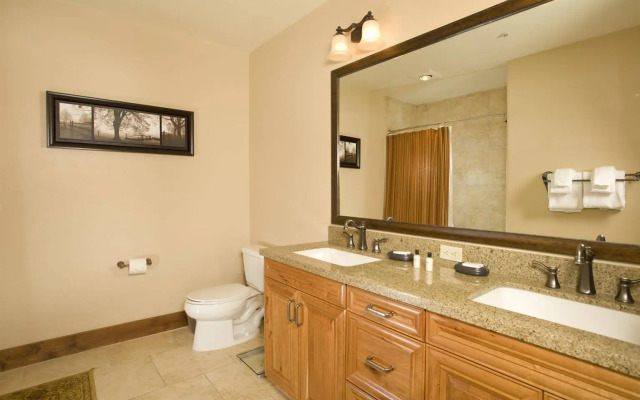 Crystal Peak Lodge