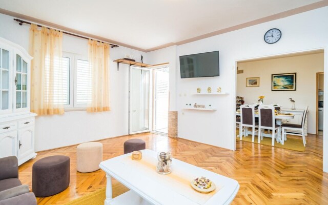 Awesome Apartment in Mlini With Jacuzzi, 3 Bedrooms and Wifi