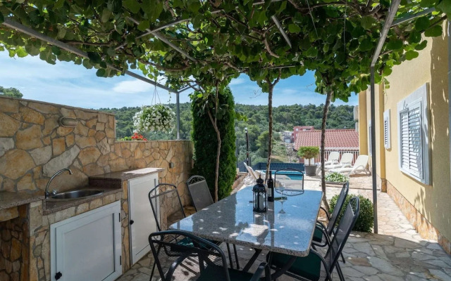 Apartment in Trogir Near Sea