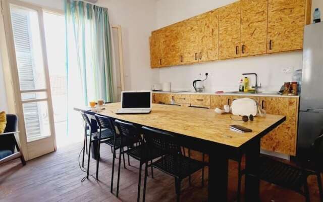 Bee Hostel Paphos Кипр, Пафос - отзывы, цены и фото номеров - забронировать отель Bee Hostel Paphos онлайн