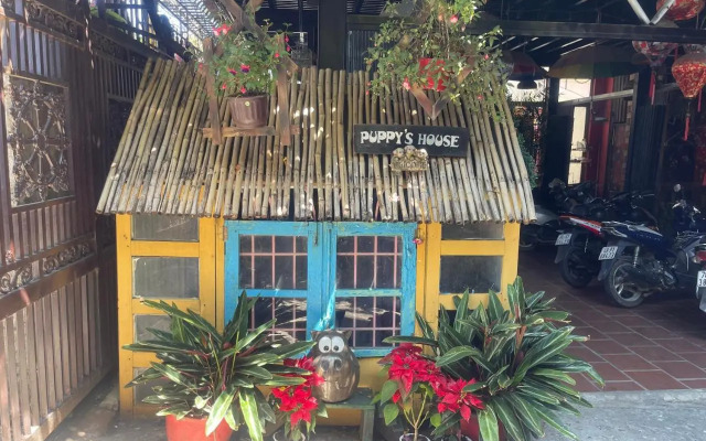 Redhouse Backpacker Hostel