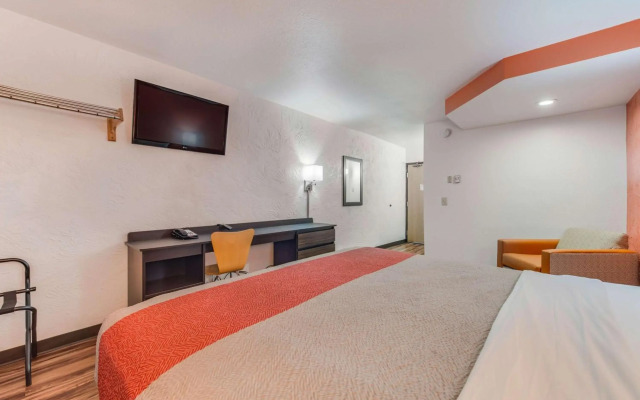 Motel 6 Saint Paul, MN - I-94