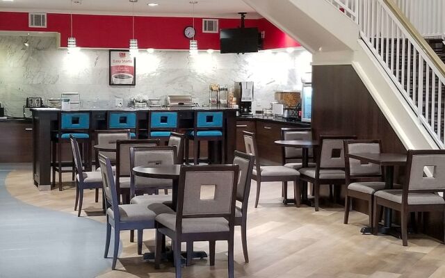 Econo Lodge Inn & Suites East Houston I-10