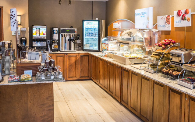 Holiday Inn Express and Suites Tremblant by IHG