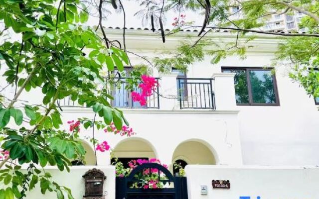 Lingshui Heshouwu Homestay (Qingshuiwan Beach Branch)