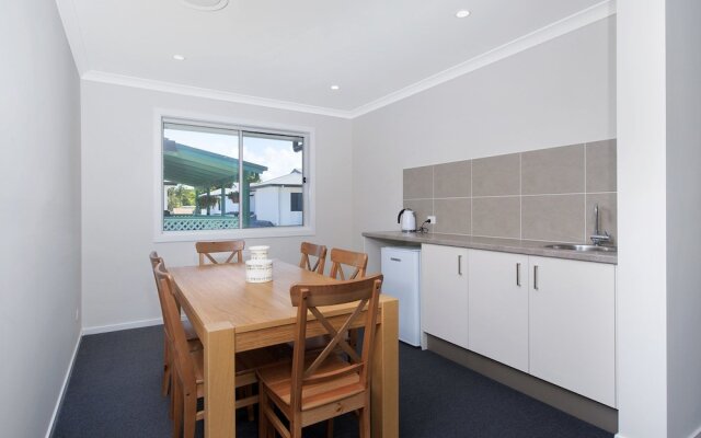 Big Wave, 8 Achilles Street