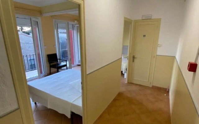 Hostal Restaurant Casa Comaulis