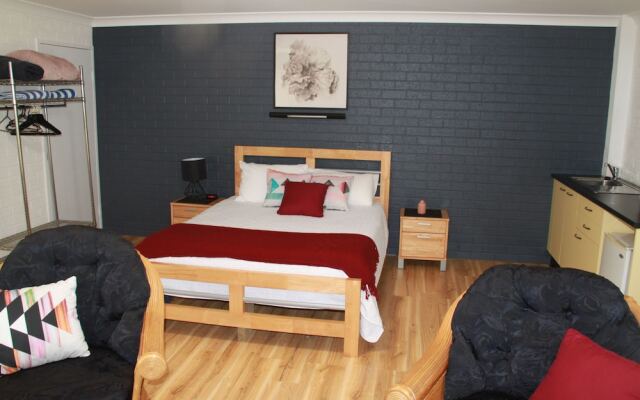 Salamander Beach Accommodation Adults Only