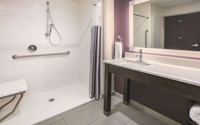 La Quinta Inn & Suites by Wyndham Dallas - Richardson