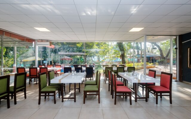 OYO 28759 Green Park Club Resort