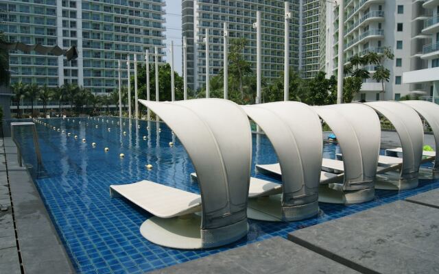 Maui Condotel @ Azure Urban Resort Residence