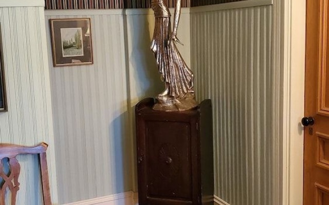 The Lark & Loon Inn