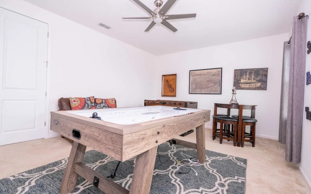 Spacious 6-bedroom Retreat Near Disney Parks