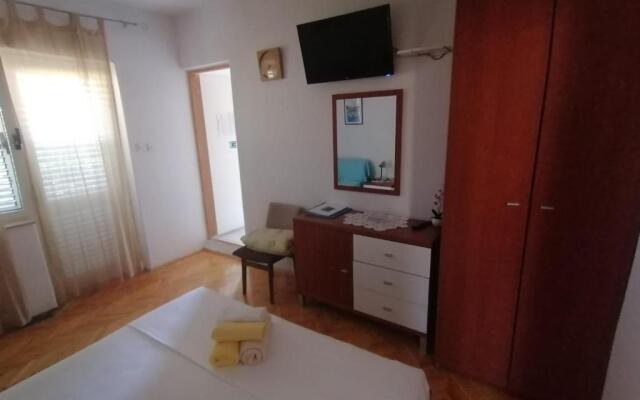 Apartment Marija2  - close to the center: A2 Jelsa, Island Hvar