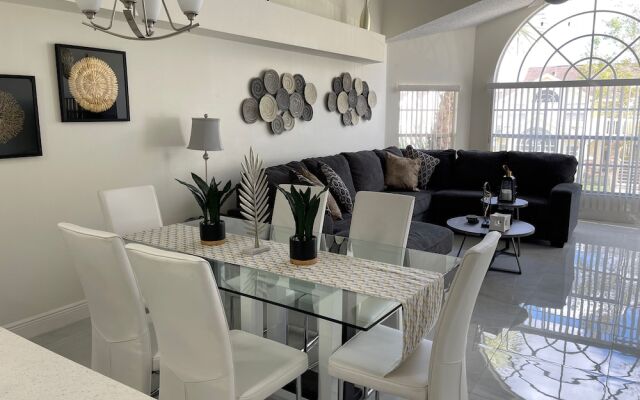 Elegant & Luxury Apartment Close Disney