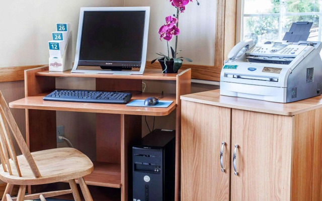 Quality Inn & Suites Bremerton near Naval Shipyard