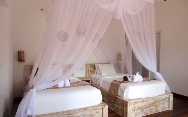 Mushroom Bay Villas Hut