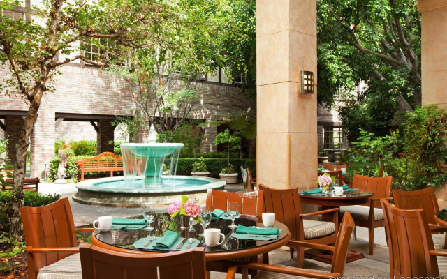 Anaheim Majestic Garden Hotel