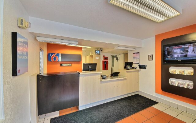 Motel 6 San Marcos, TX