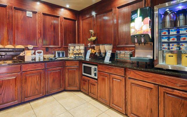 Best Western Plus Crown Colony Inn & Suites